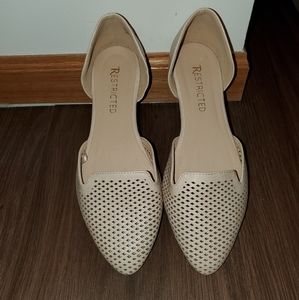 Flat shoes